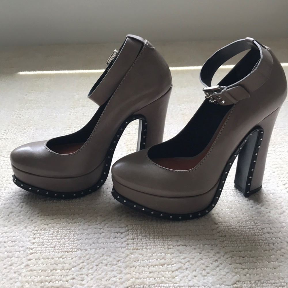 Gray Platform Pumps